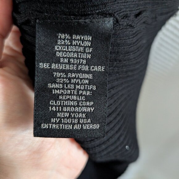 Catherine Malandrino Black ribbed sleeveless knit top with gold chains Small - Picture 10 of 10